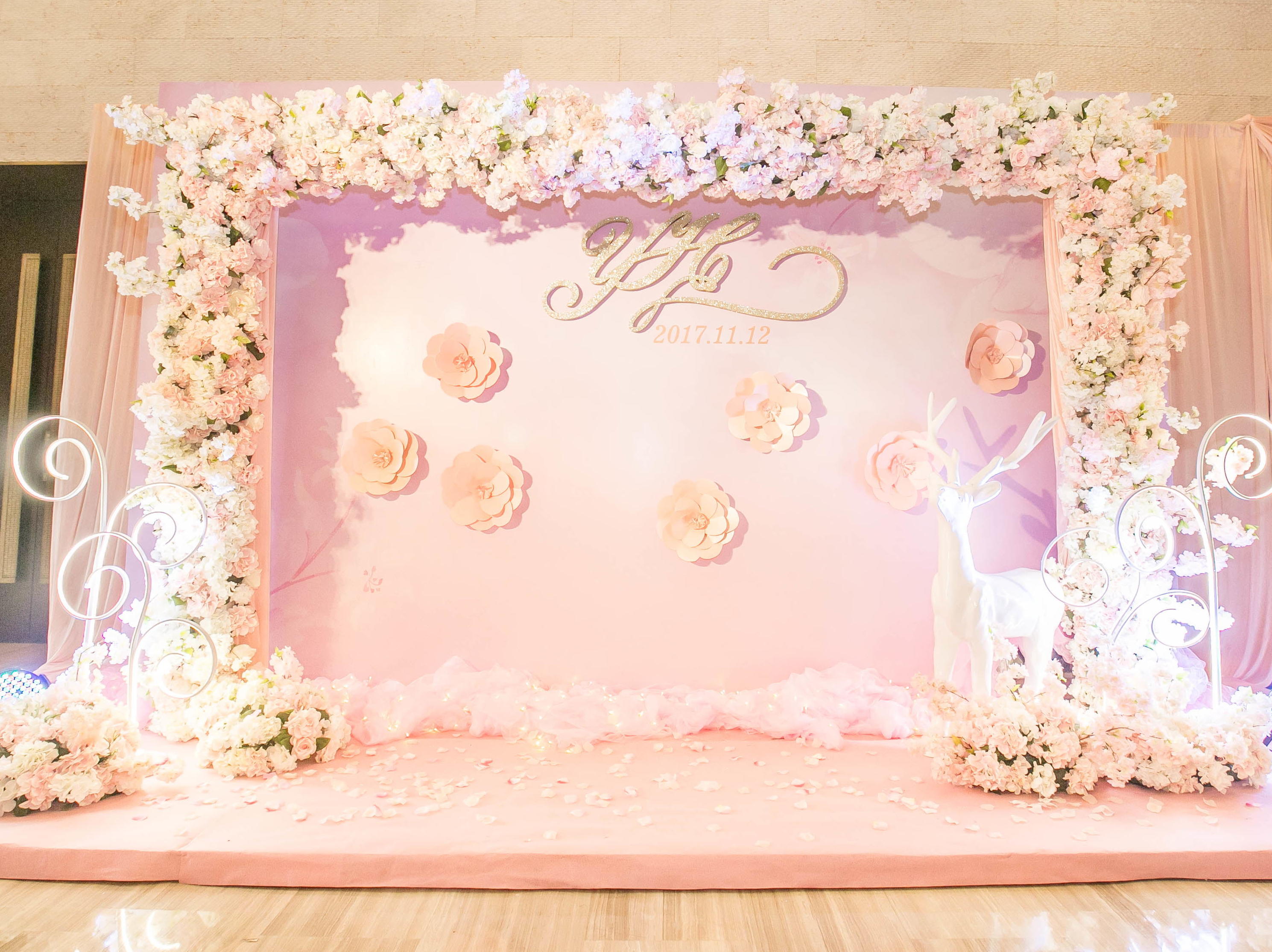 【皇家婚礼】特价优惠简约粉色室内婚礼