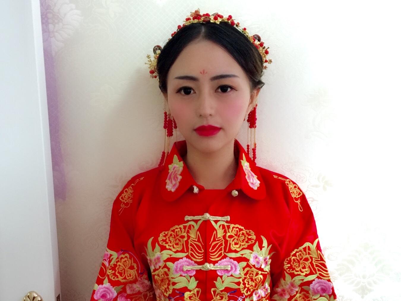 专业化妆师全天跟妆＋亲友妆