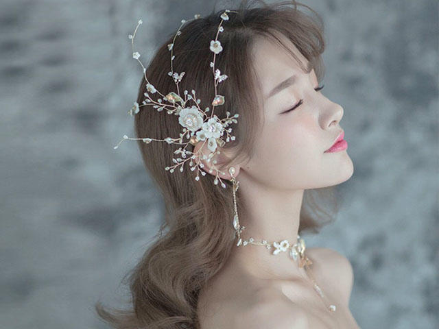 （省心套餐）组合资深档婚礼全天婚礼跟妆一线彩妆+