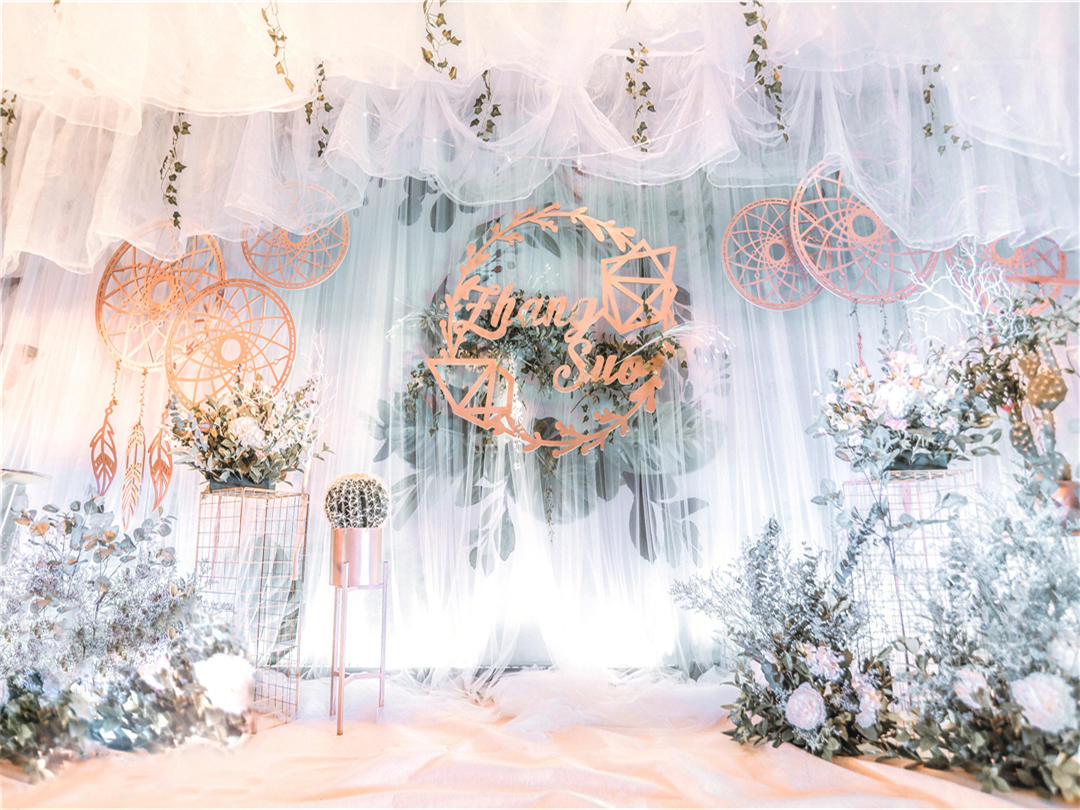 白金色搭配ins风婚礼现场