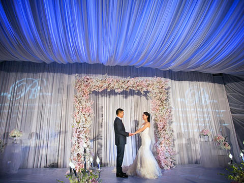 梦中婚礼—蔚蓝的天空下在紫色的梦境