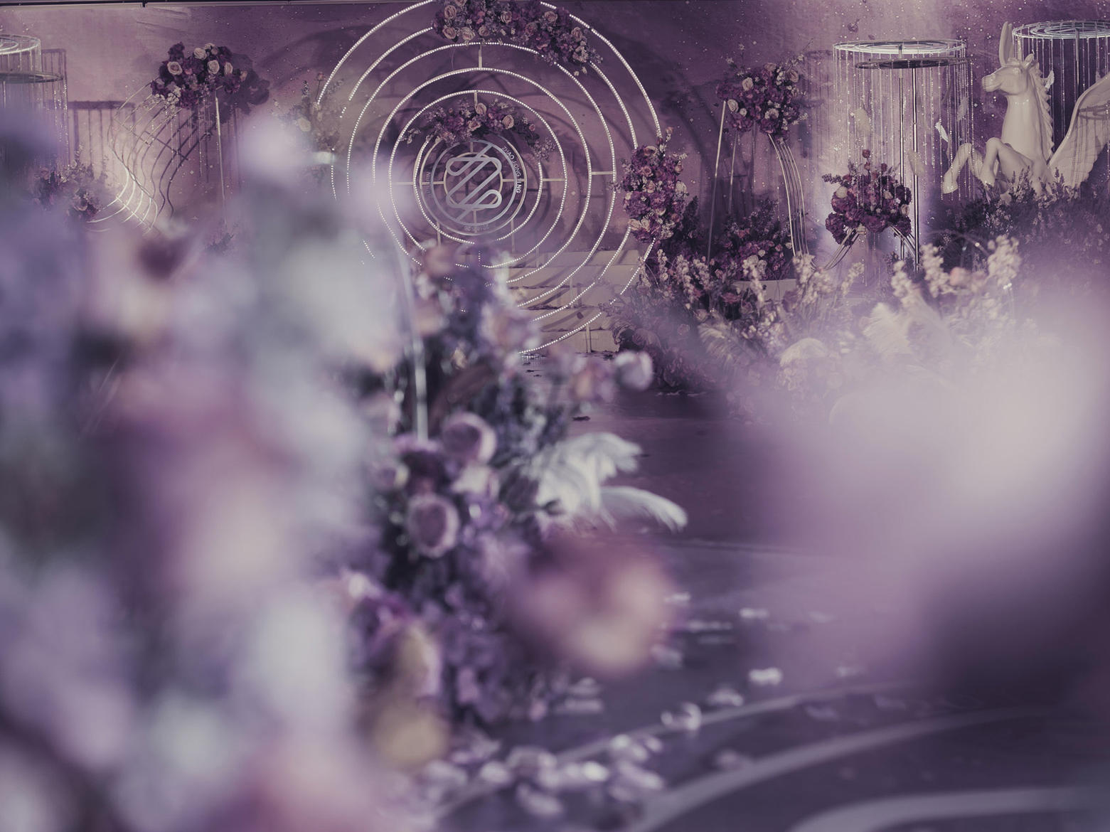 《激光》紫色系浪漫气氛强烈西式婚礼