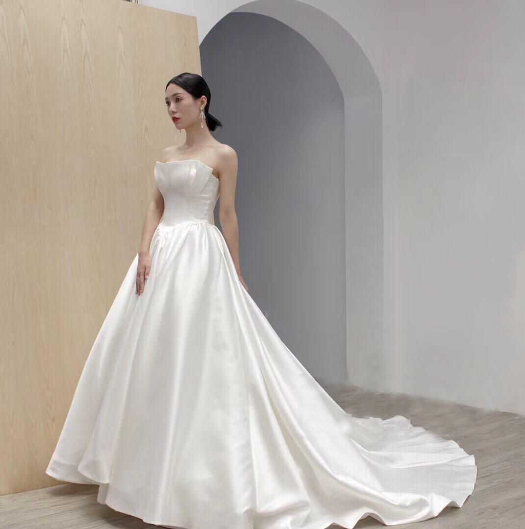 【拉薇必定款】巴塞罗那高定婚纱+跟妆+伴娘服套餐