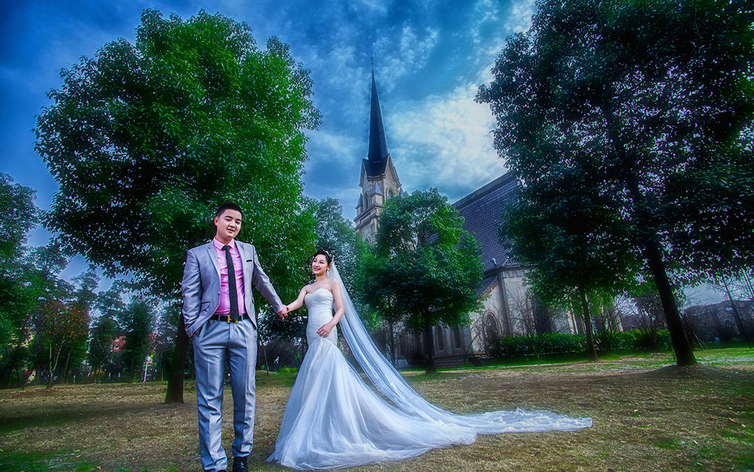 限時特惠總監(jiān)定制拍攝一價全包送全新婚紗一件