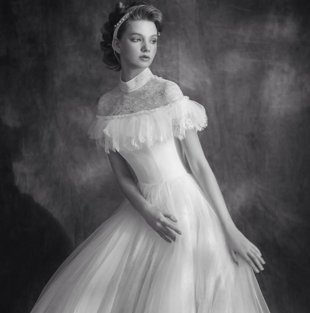 【轻纱婚纱】复古蕾丝缎面高领出门纱