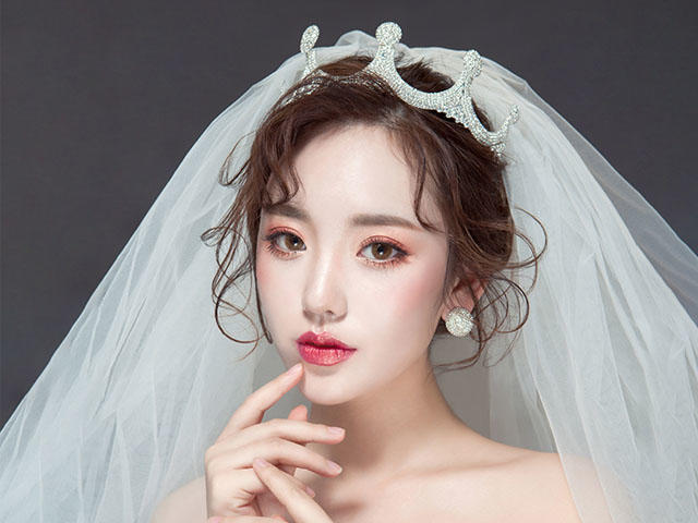 婚礼跟妆新娘妆早妆晚宴妆造秀禾妆送新娘头饰免租