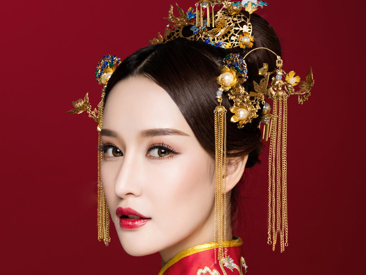 蝶恋花系列租赁婚纱+礼服（三件套）包含新娘跟妆