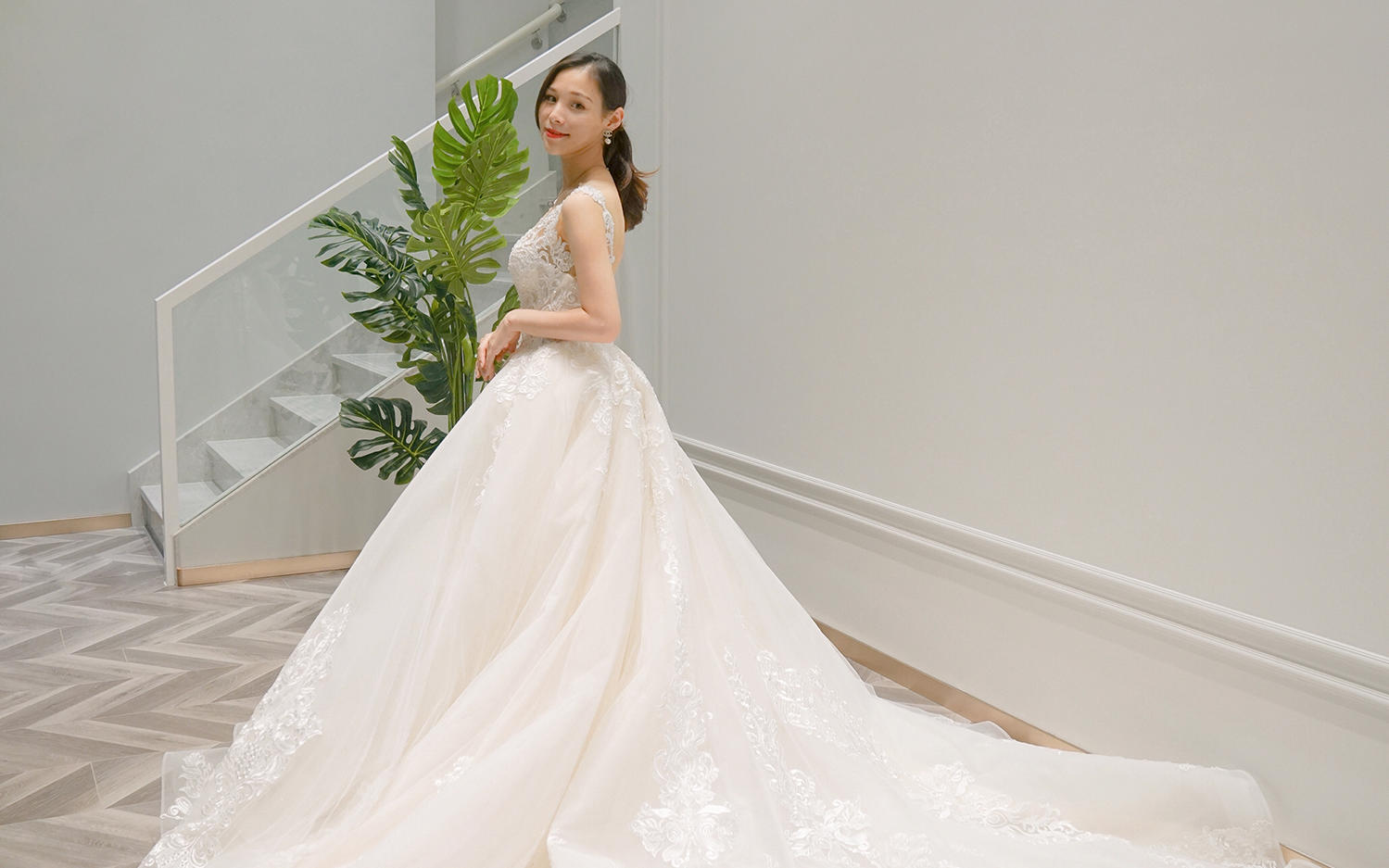 CHERI MARIE吊带V领婚纱