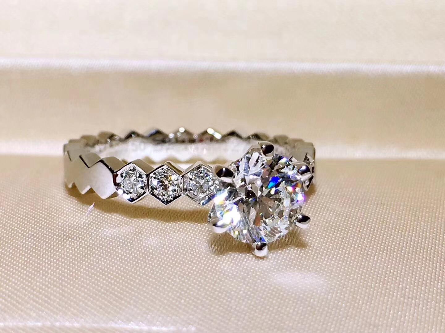 18K金蜂窝形钻戒婚戒求婚女戒