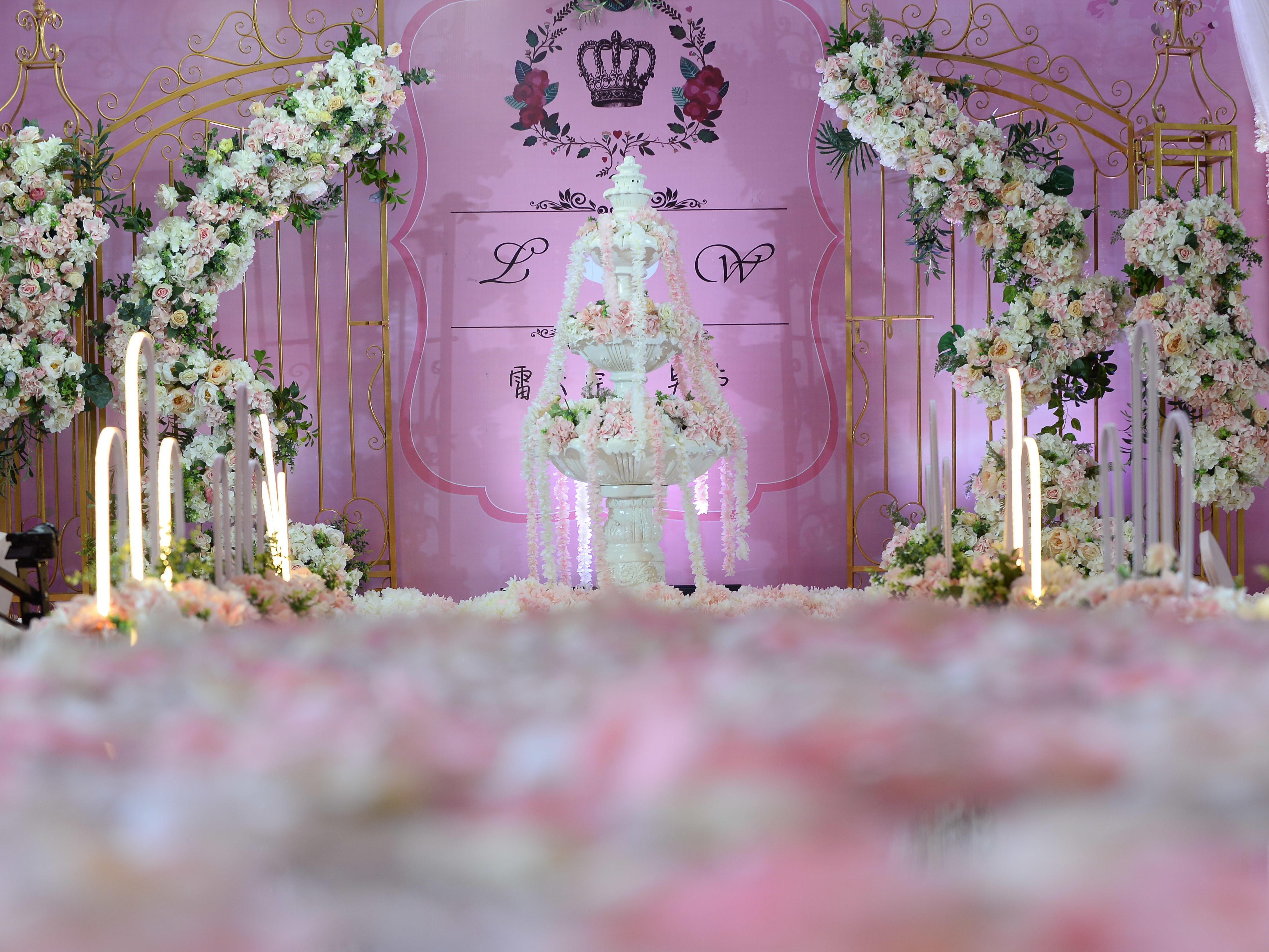 粉色，梦幻，甜美，温馨，主题