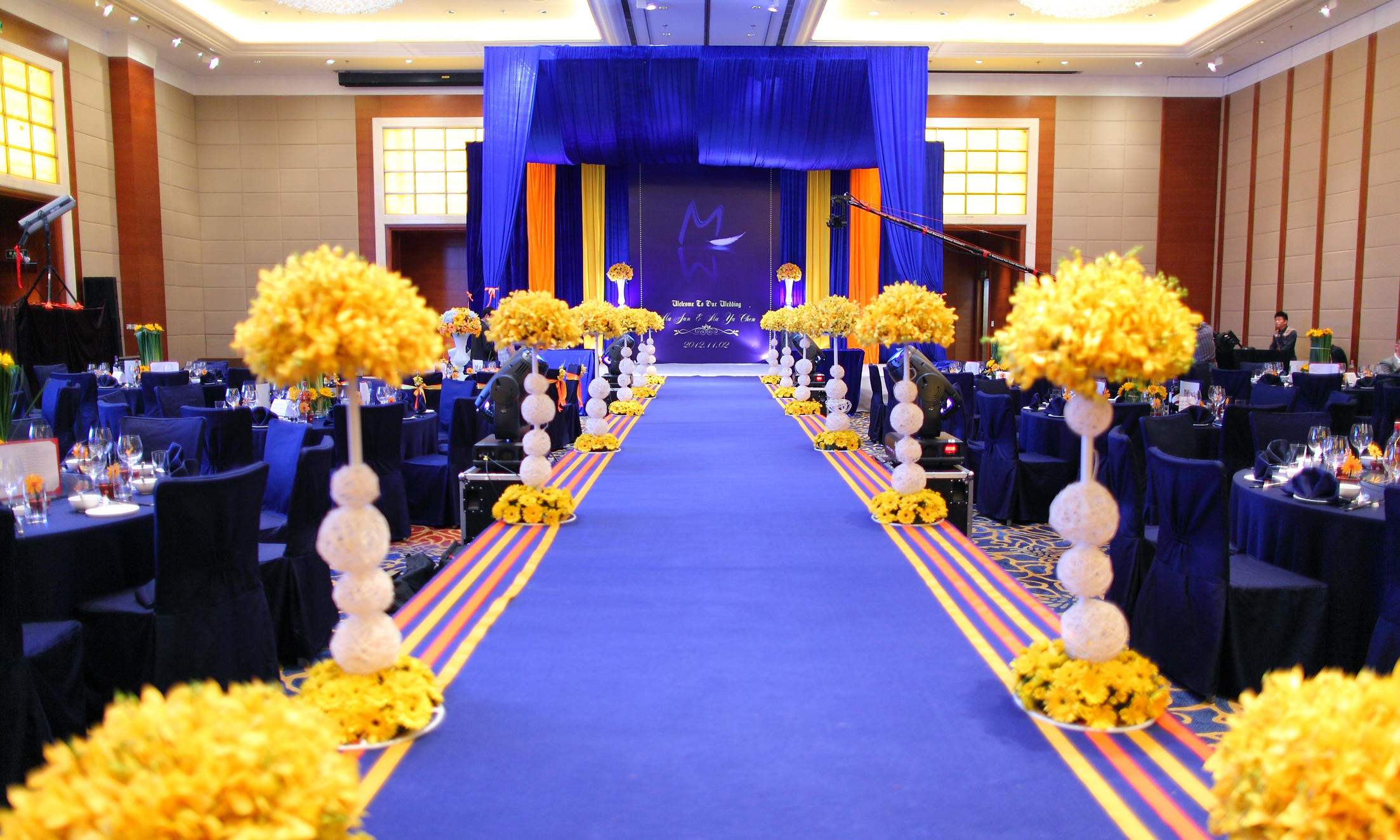 宝蓝加黄撞色系列