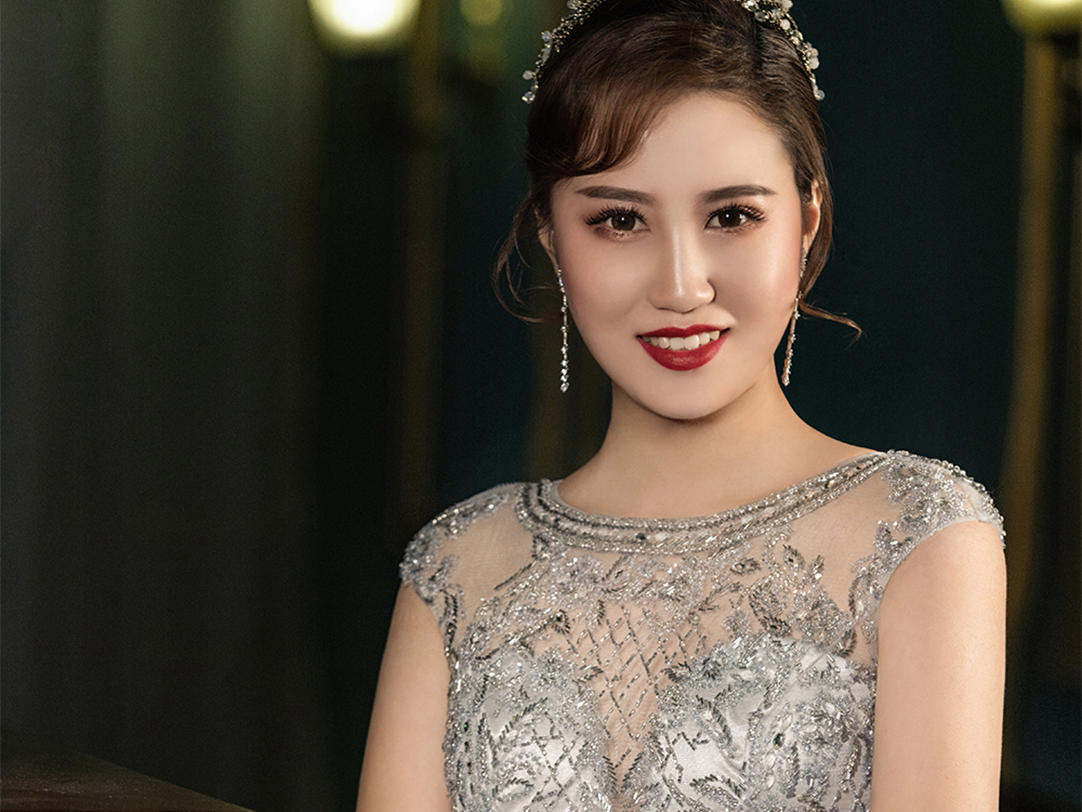 【李锐造型婚纱】三套主婚服租赁+掌门级别全程跟妆