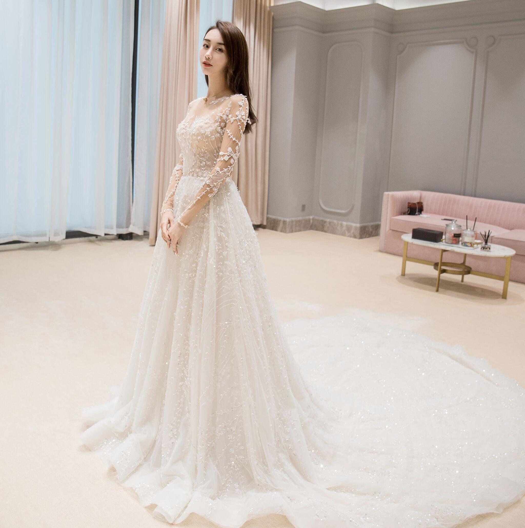 【尊享品质】设计师品牌婚纱+手工褂8件套