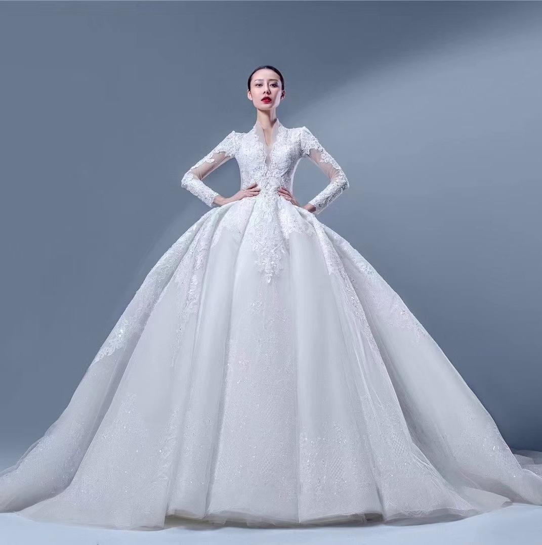 精致租赁套餐：主纱+敬酒服+新娘礼服+伴娘服