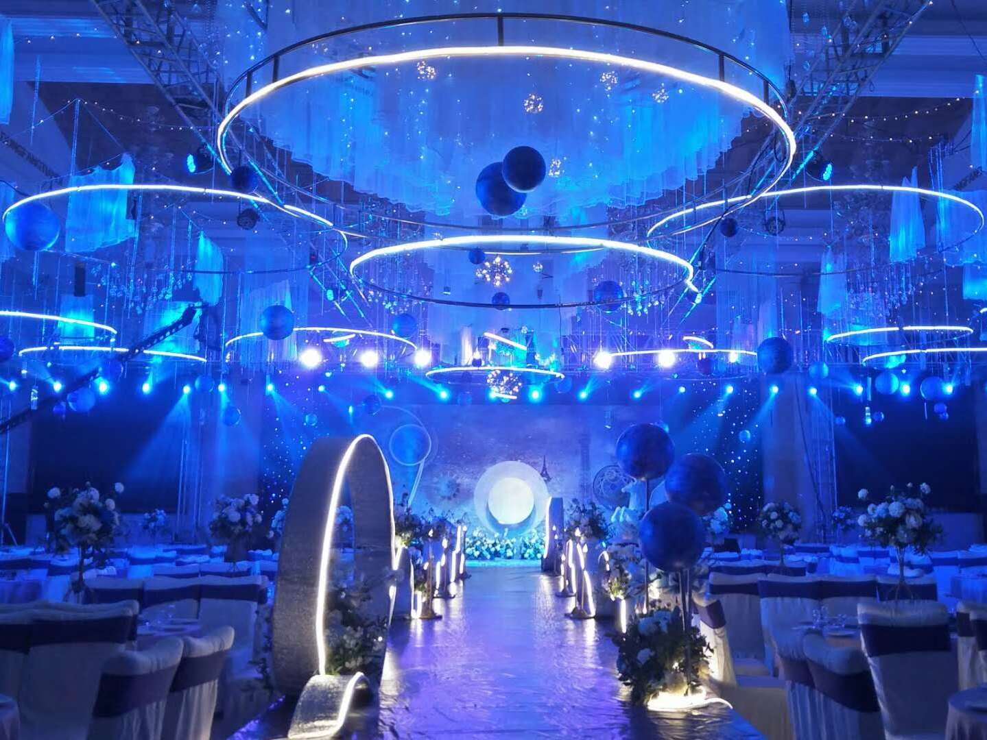 光年之外，于星河中遇见你