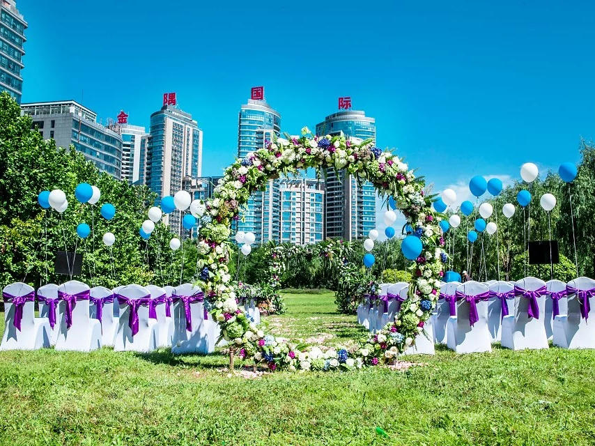聚喜秘密花园 户外主题 草坪绿色婚礼"昇姬波波"