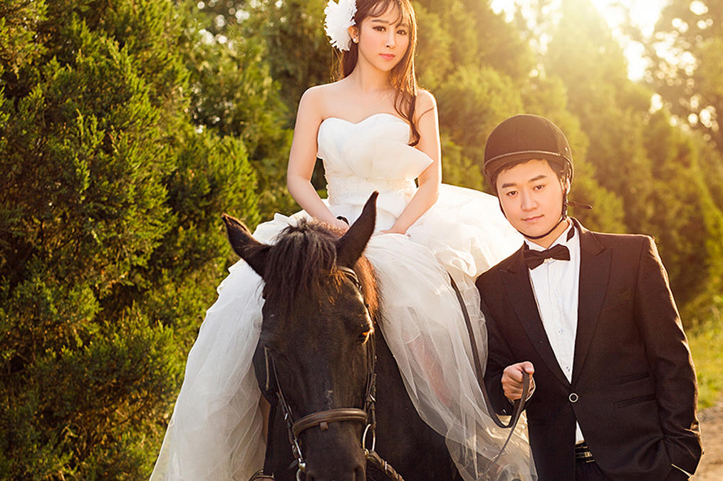 个性婚纱照--天空摄影