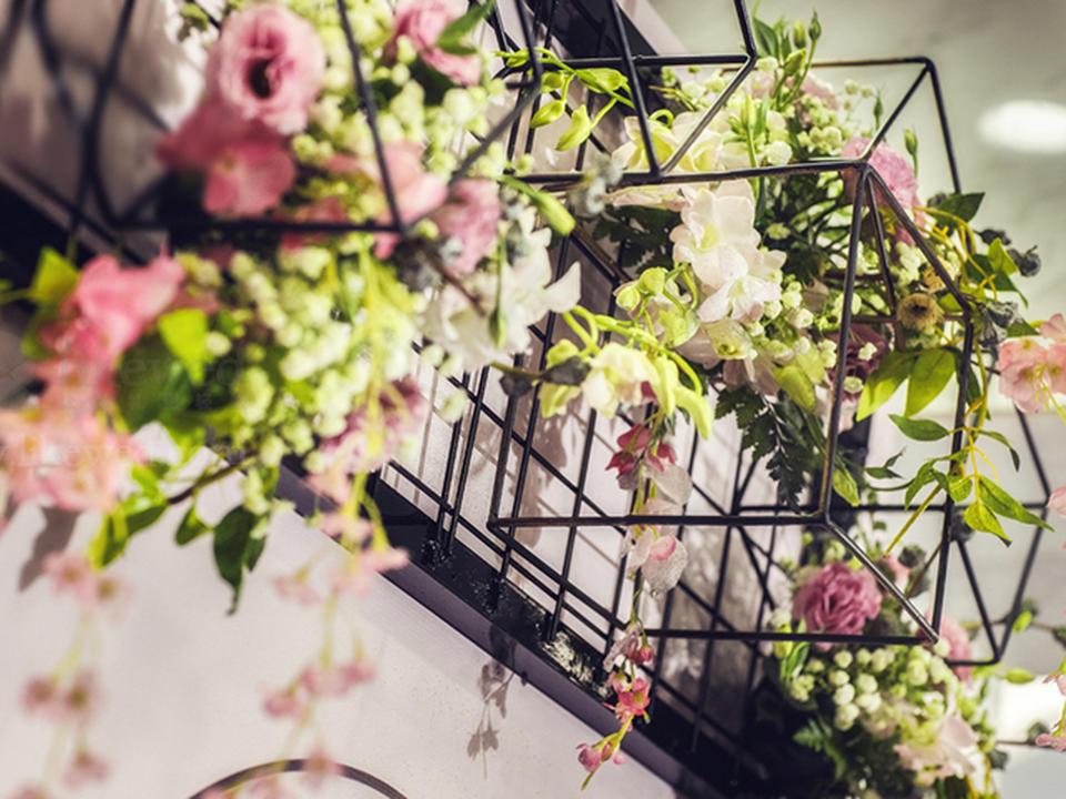 【铁艺、黑线条粉色系】人员+布置+音响设备+灯光