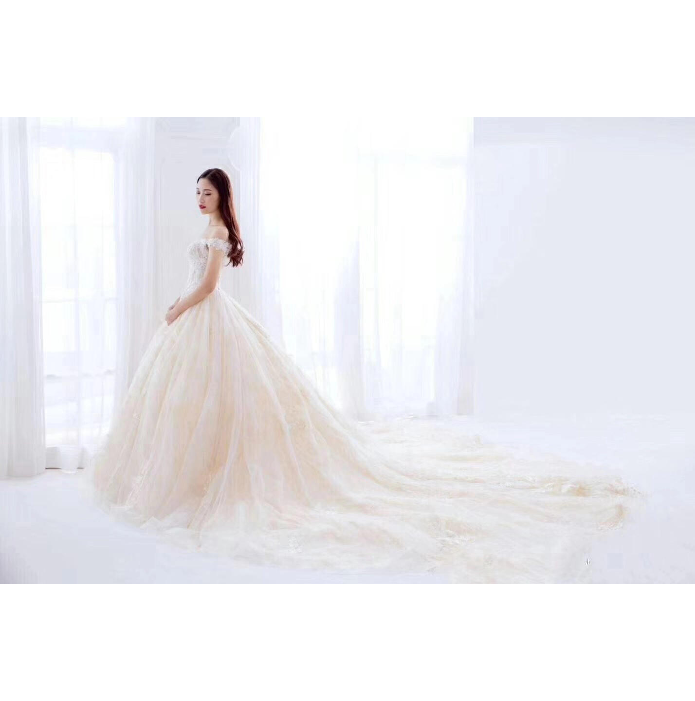 秀禾+齐地白纱+敬酒服+伴娘伴郎服