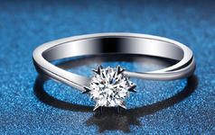 [克拉美钻石]--K金铂金浪漫雪花40分钻石戒指