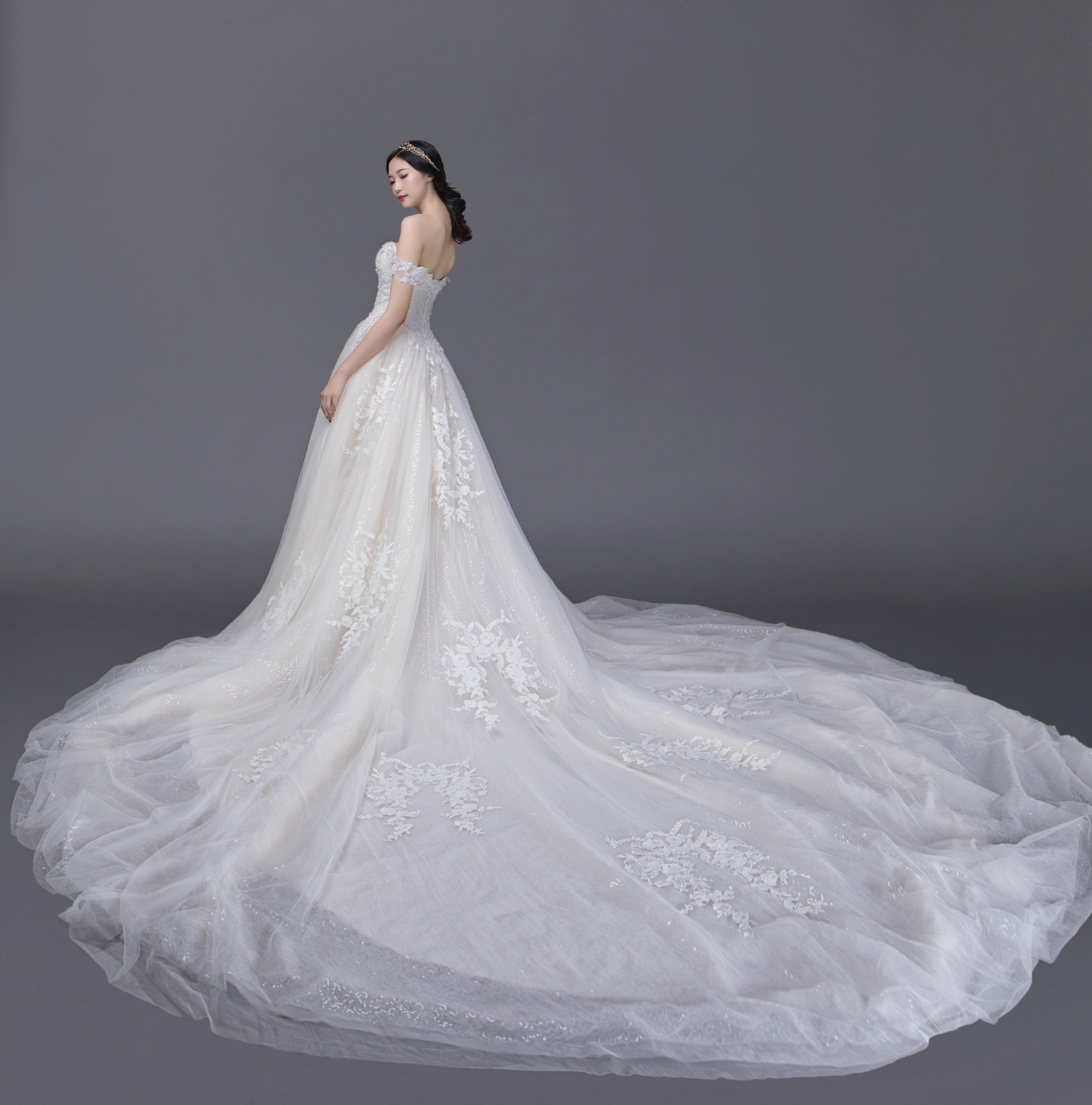 【预售直播超值套餐】婚纱+礼服+裙褂+全程跟妆