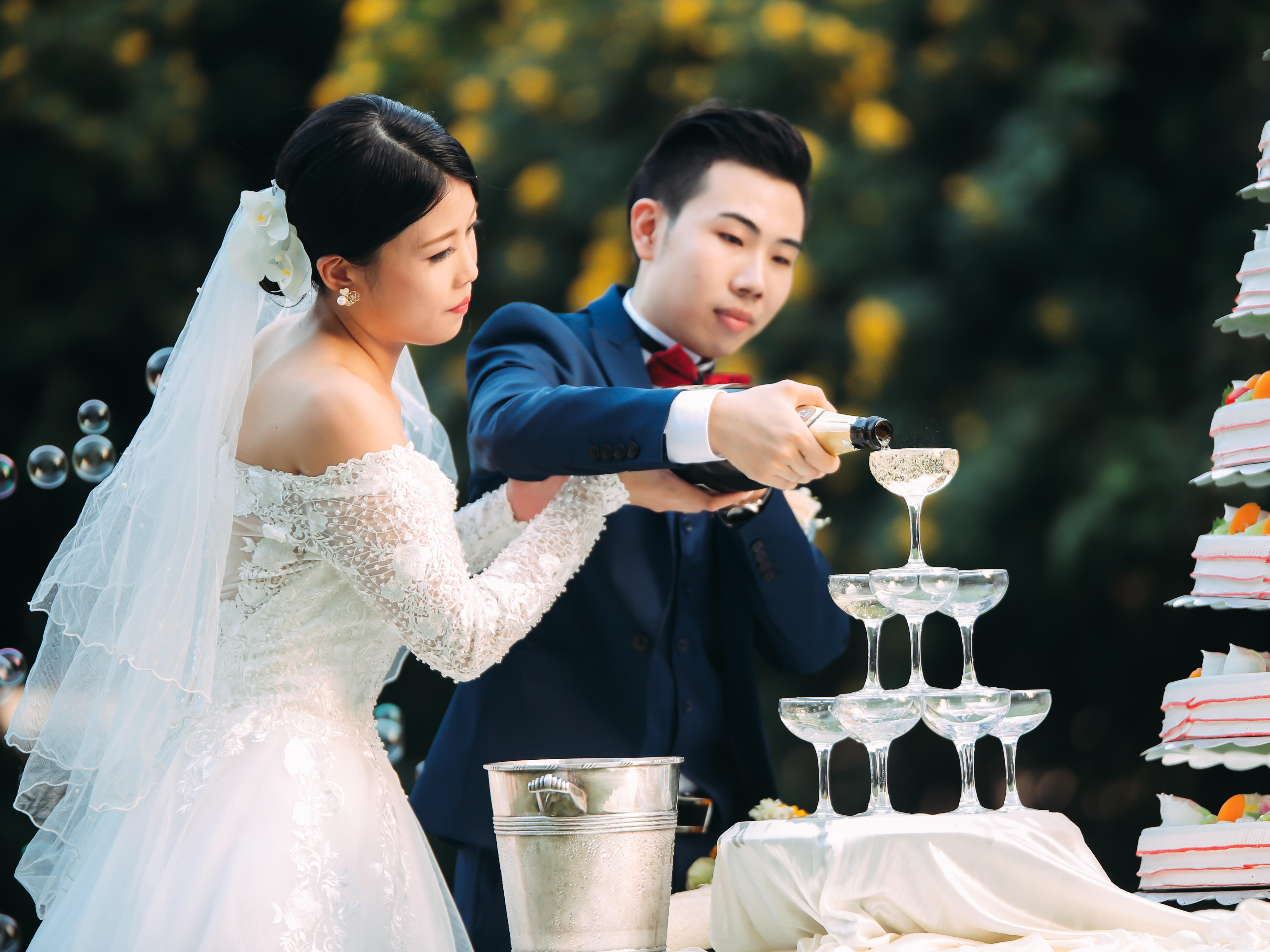 双机位（摄影+录像）+总监全天跟妆