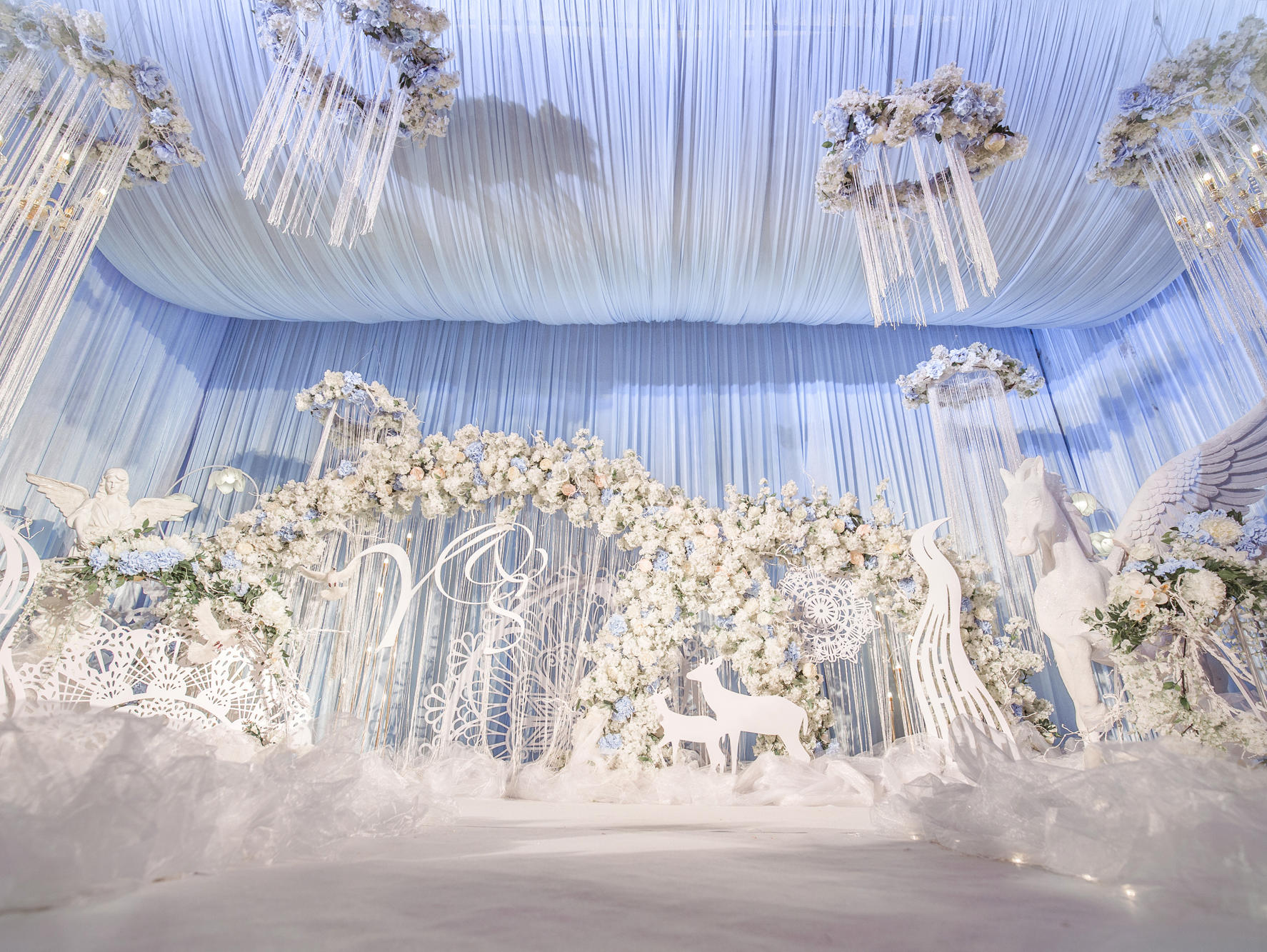 浅蓝色清新主题《天空之城》