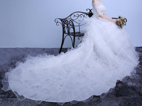 新娘韩式一字肩蕾丝中袖影楼高档豪华大拖尾婚纱