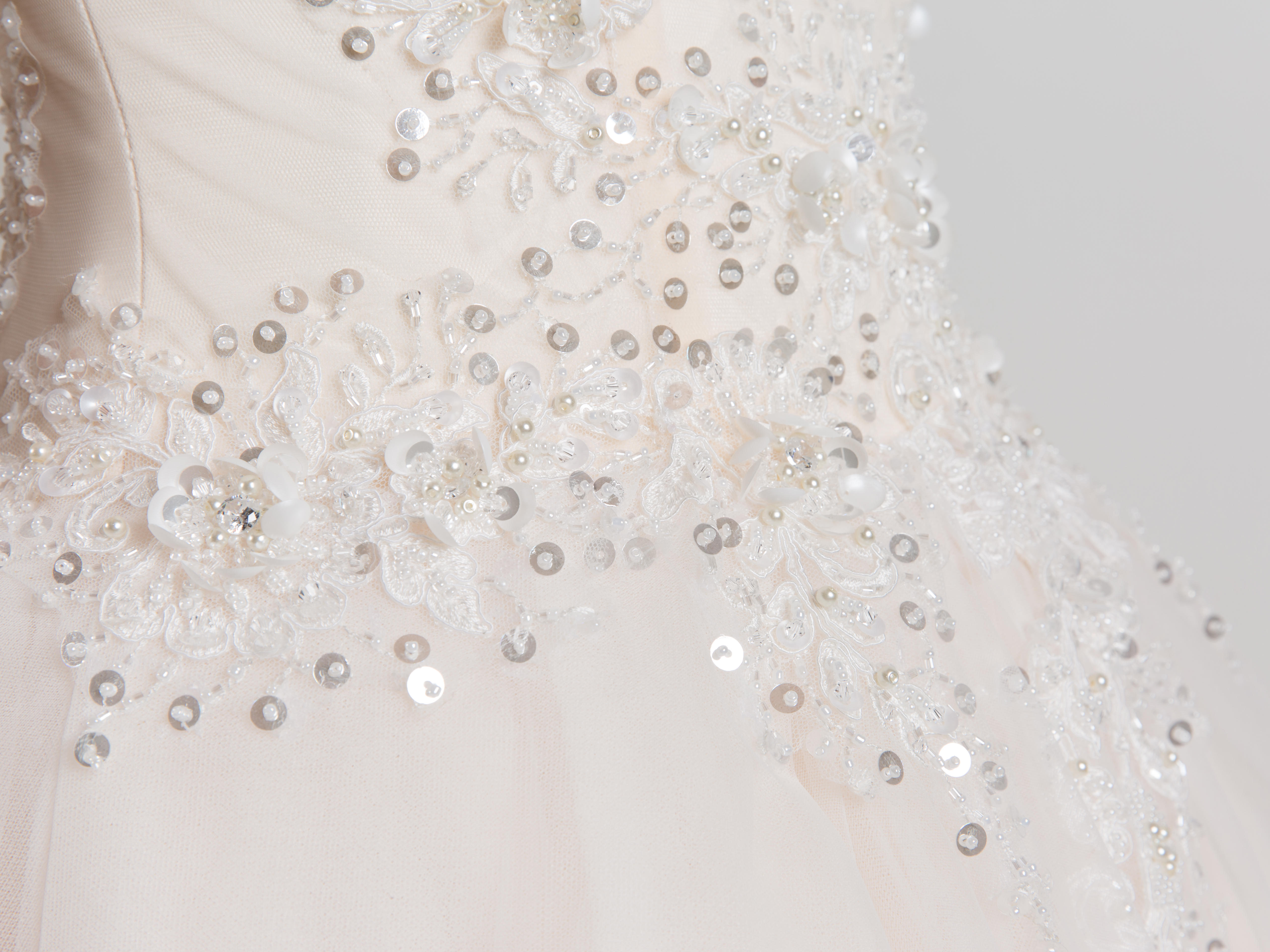 《进口品牌租赁》人气爆款水晶婚纱【1+1婚纱】