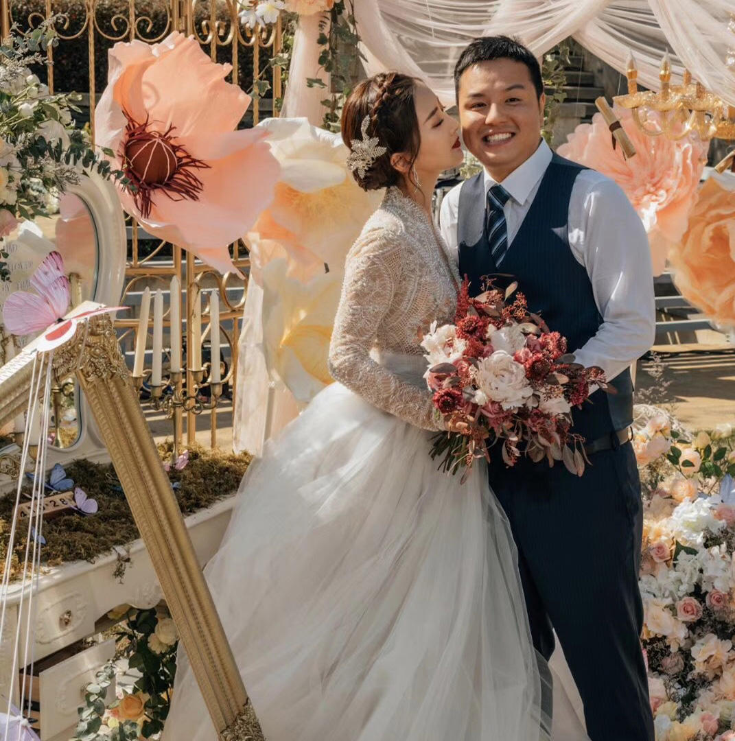 泡芙新娘婚纱礼服原创设计师品牌超值套餐男士西装