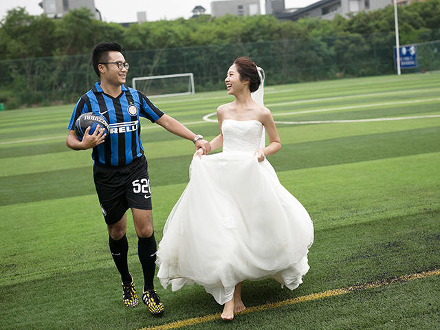 足球场婚纱照_足球场婚纱照图片大全