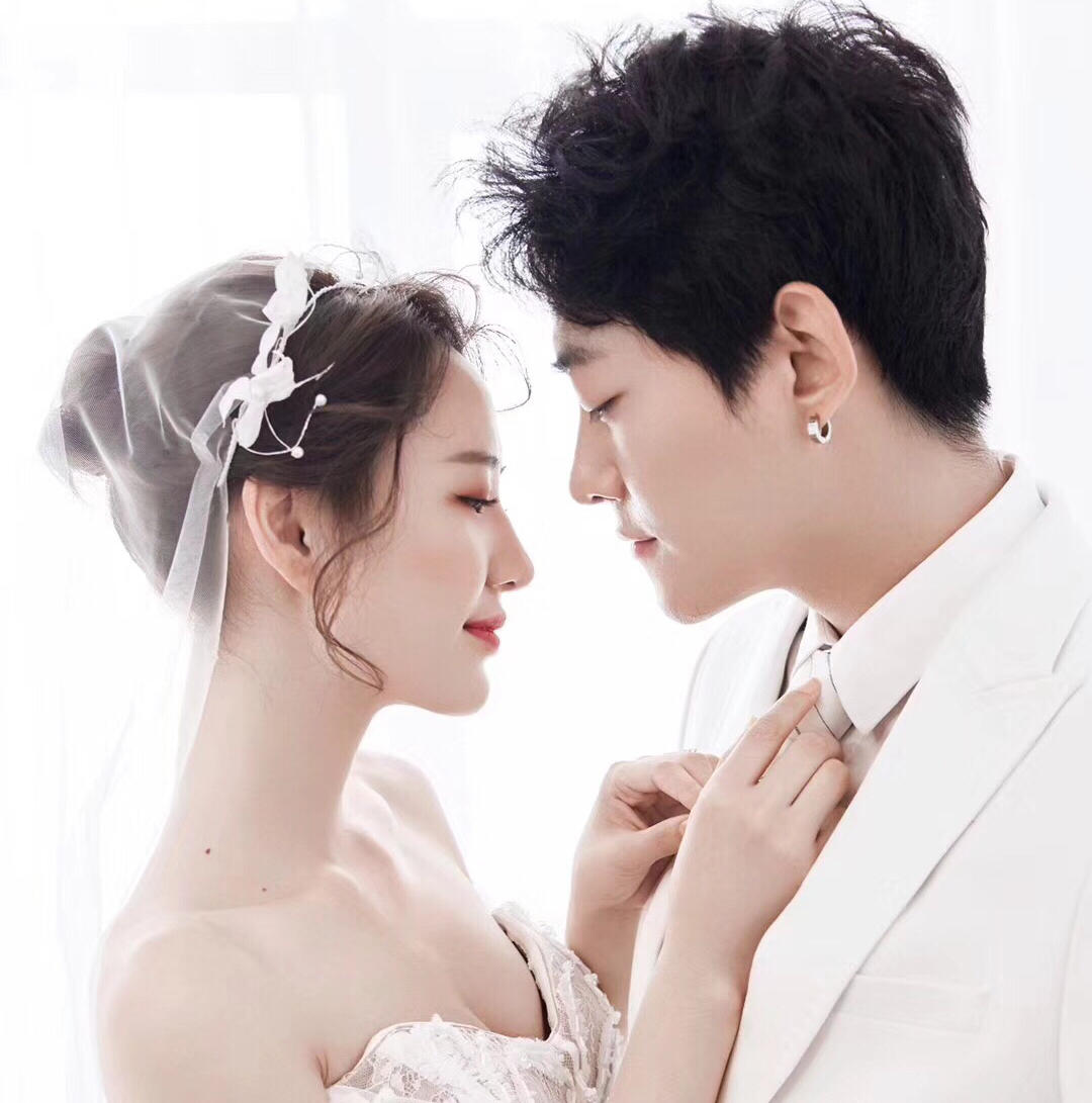 【超值特惠】龙凤褂主纱敬酒服+伴娘服免租+跟妆