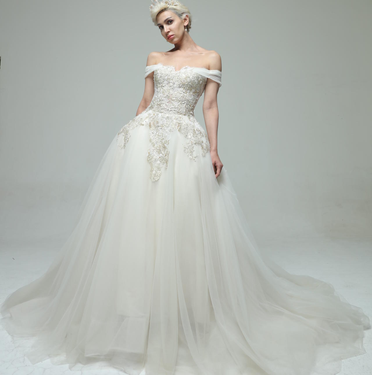 ONLYYOU梦幻一字肩大拖尾