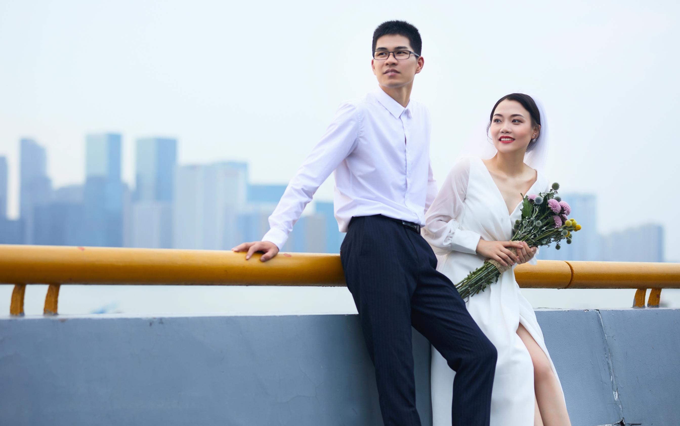 個(gè)性情侶婚紗私人定制六套六服   送30張精修入