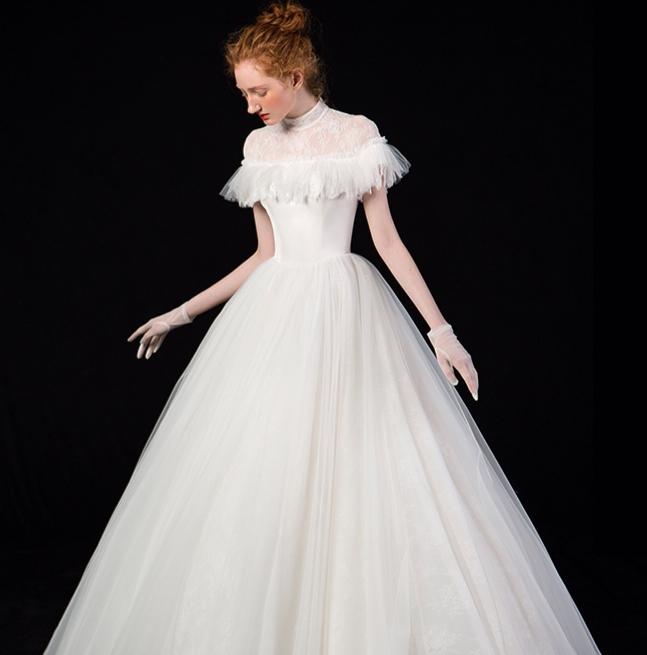 【轻纱婚纱】复古蕾丝缎面高领出门纱