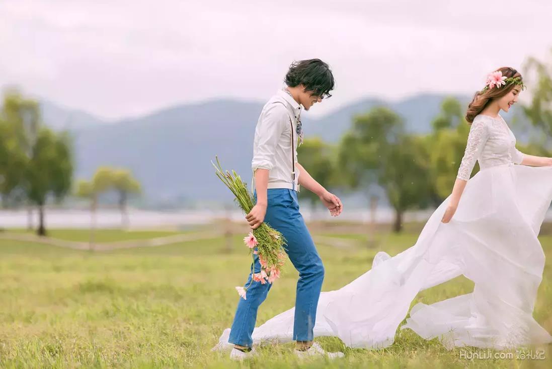 流行婚纱照风格_2018流行婚纱照风格