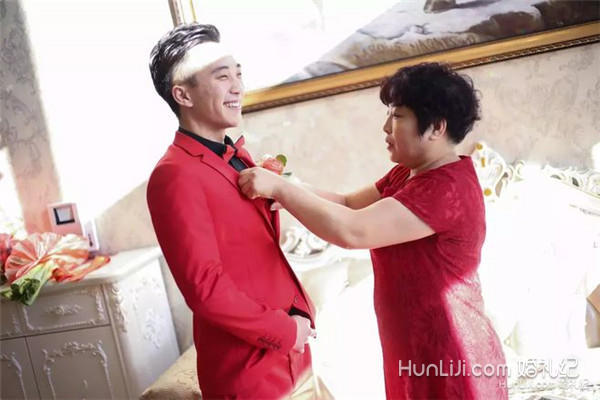 领结婚证发朋友圈创意范文