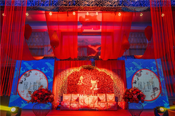 带柱子的结婚宴会大厅布置方法和图片(资深婚庆解答版)