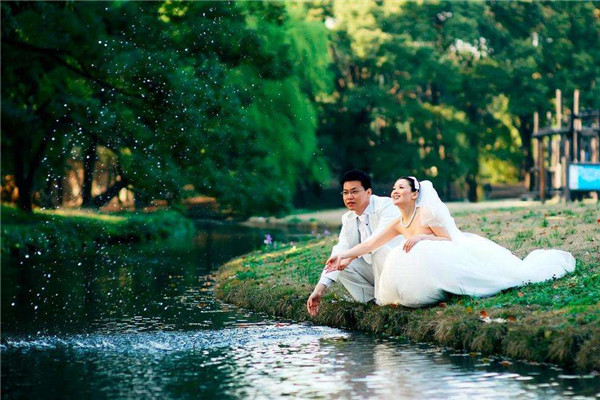 浦江县婚纱摄影_浦江县中山中学(2)