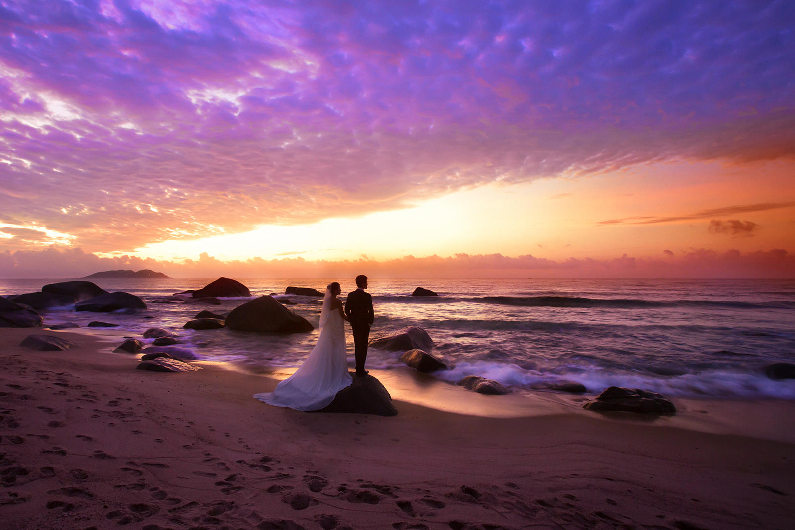 [销量爆款]本月订单送全新婚纱1件