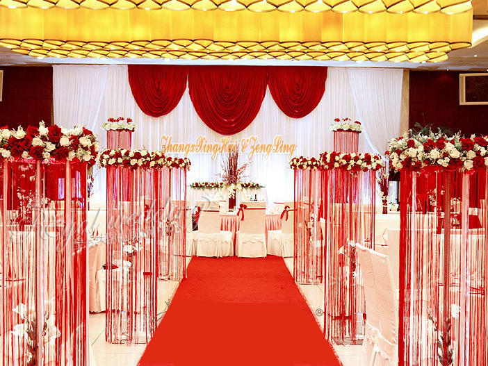 红色婚礼简洁大方，给你浪漫气氛