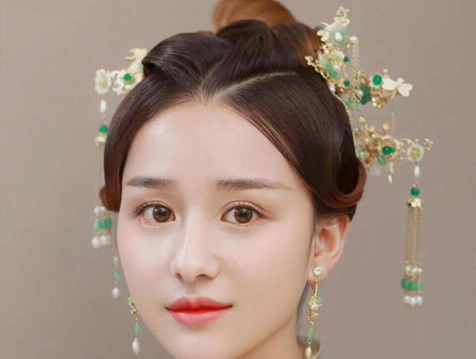 总监造型师全程跟妆2-4妆面＋2-4造型