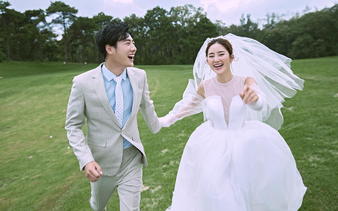 仅售2688元，价值8888元赠送全新婚纱一件