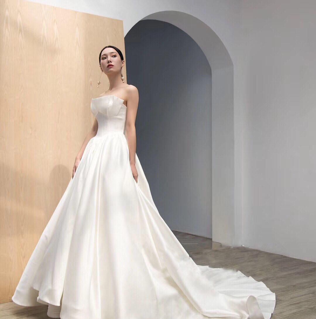 【拉薇必定款】巴塞罗那高定婚纱+跟妆+伴娘服套餐