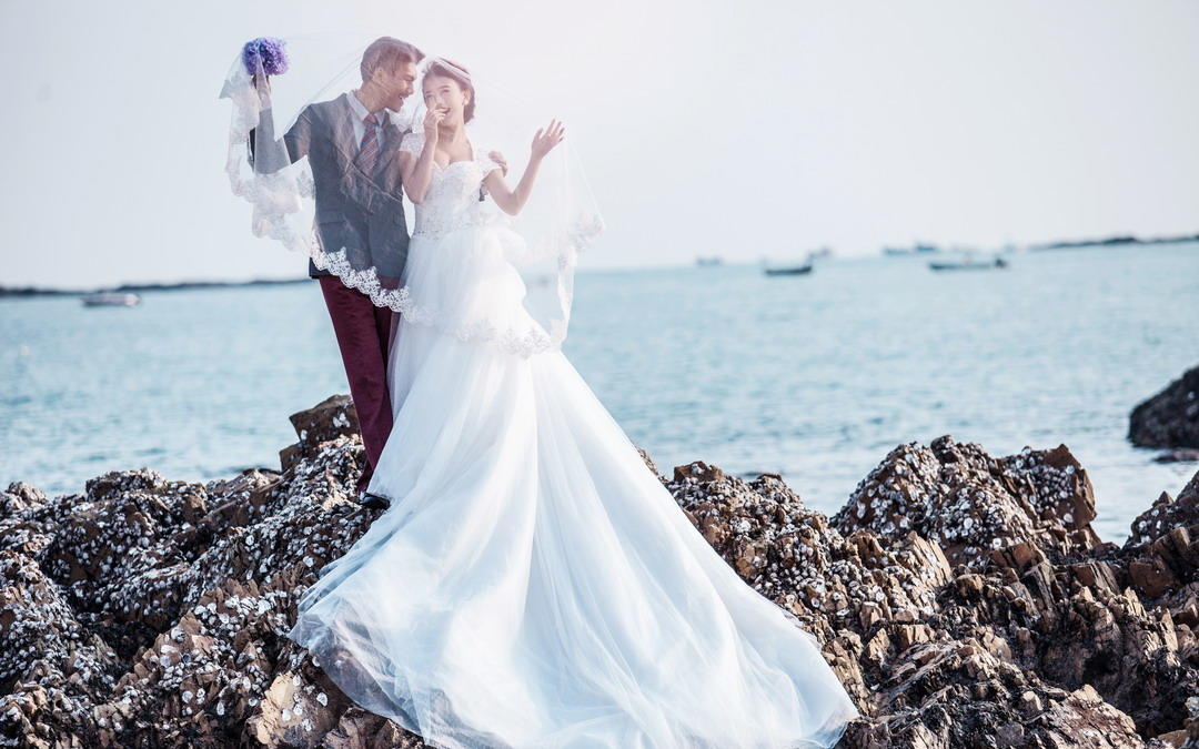 高端旅拍+场景任选+一对一服务+蜜月旅行+婚纱
