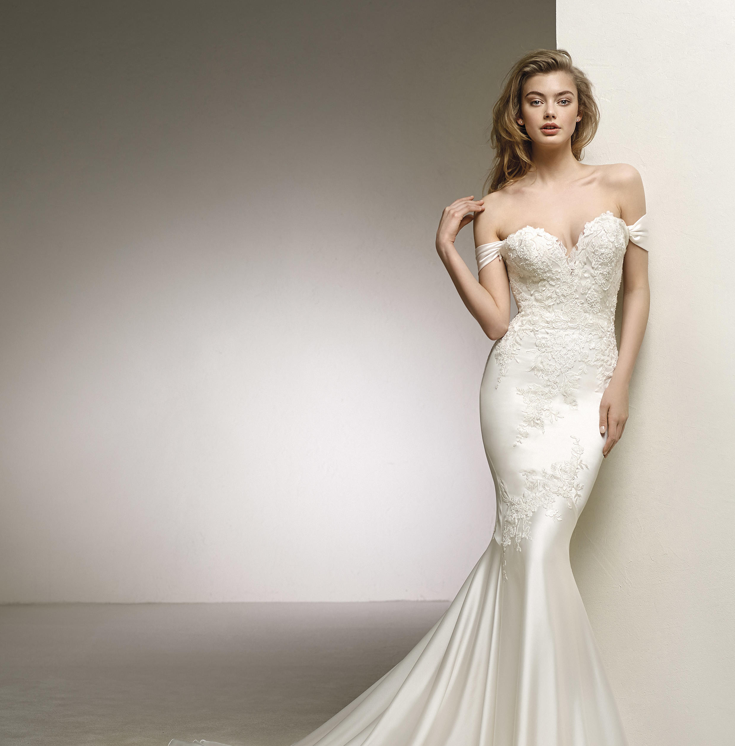 【超值】国际品牌pronovias婚纱+礼服