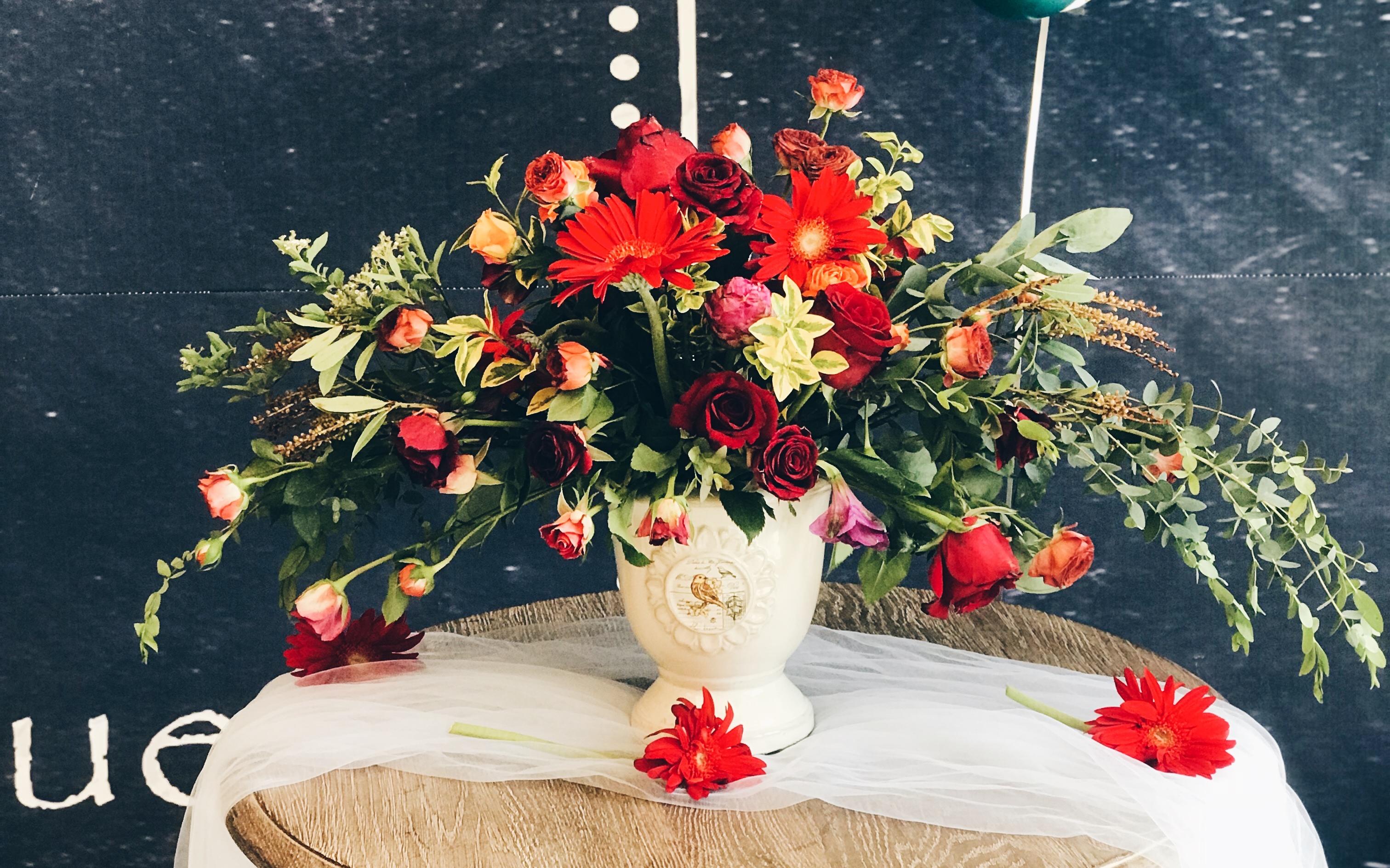 國產(chǎn)高級花材桌花設計制作