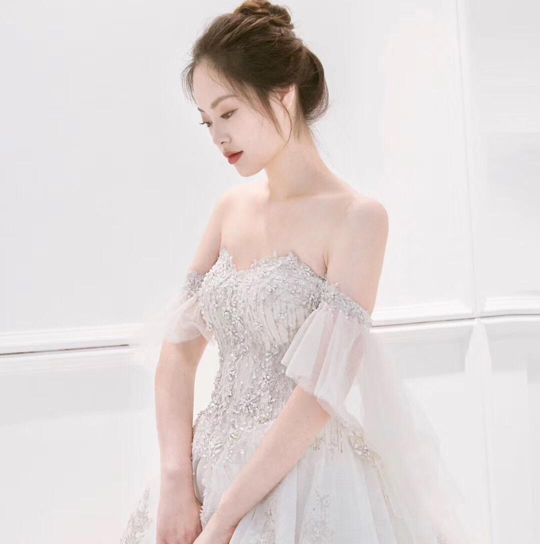 【薇町活动特惠】大牌婚纱礼服10件套送跟妆