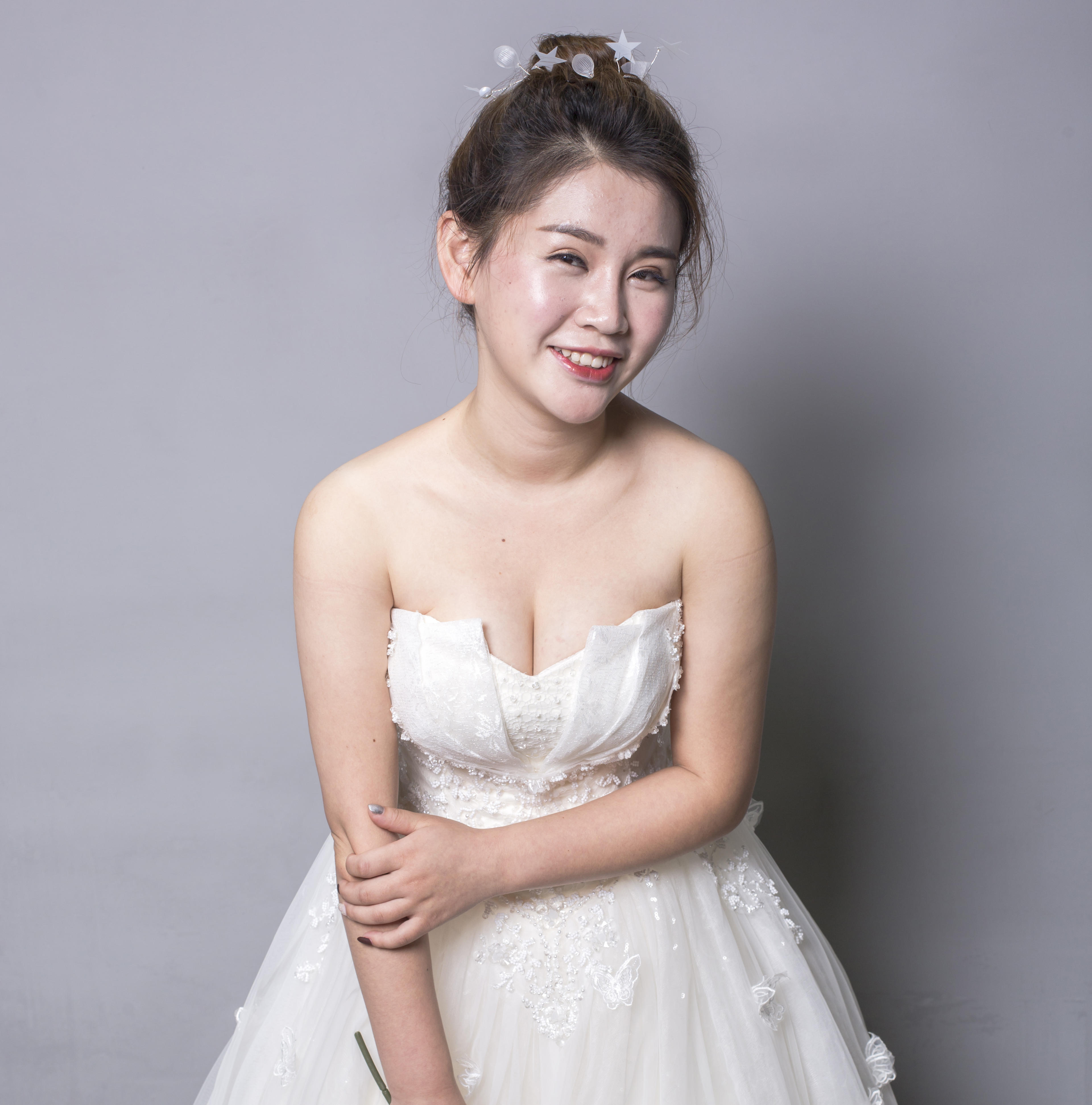 心悦婚纱系列仪式纱+绣和+敬酒服+伴娘服