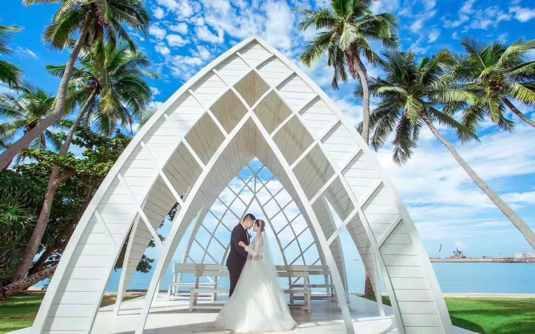 订单送婚纱+对戒+抱枕音乐盒+节假日通用